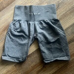 NVGTN size small seamless short